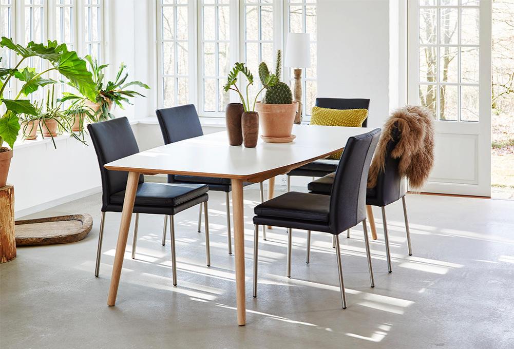 Stort spisebord med silbeben